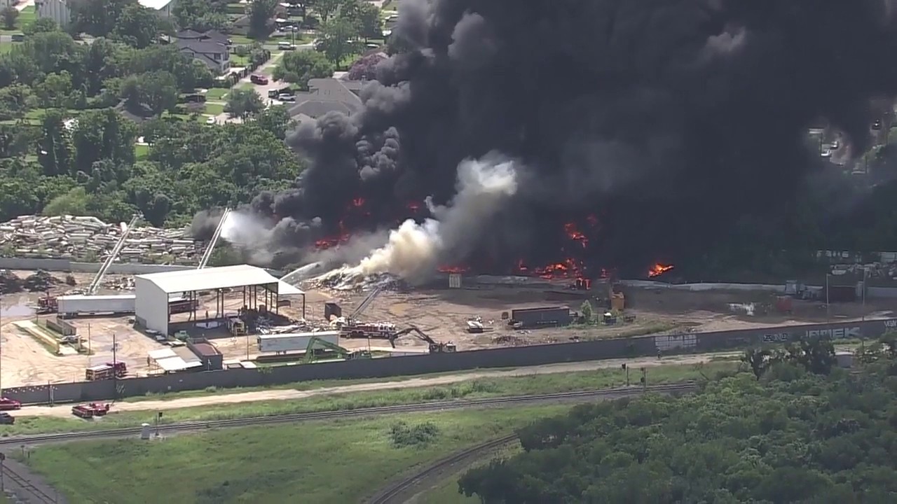 Live: Fire burning in southeast Houston; large plume of smoke