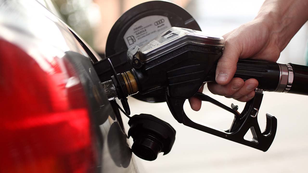 Texas gas prices climbing as national average hits $4 a gallon